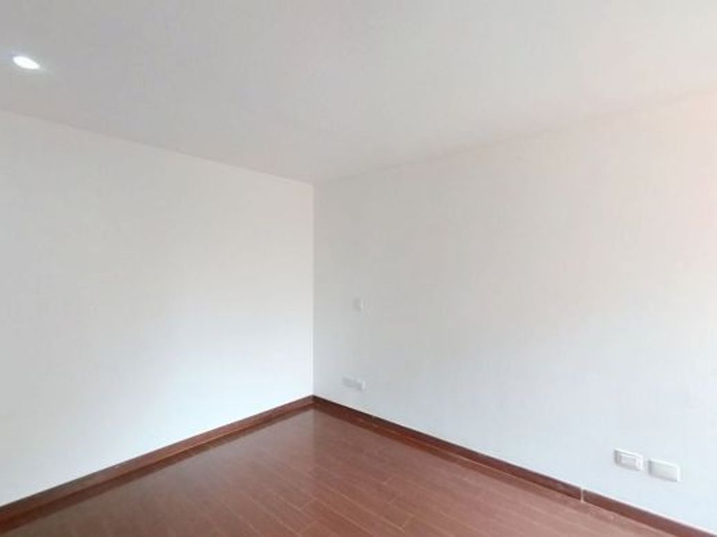 Apartamento de 3 alcobas en venta en San Antonio Nor - Occidental, Bogotá, 84 m² · foto 3 de 9