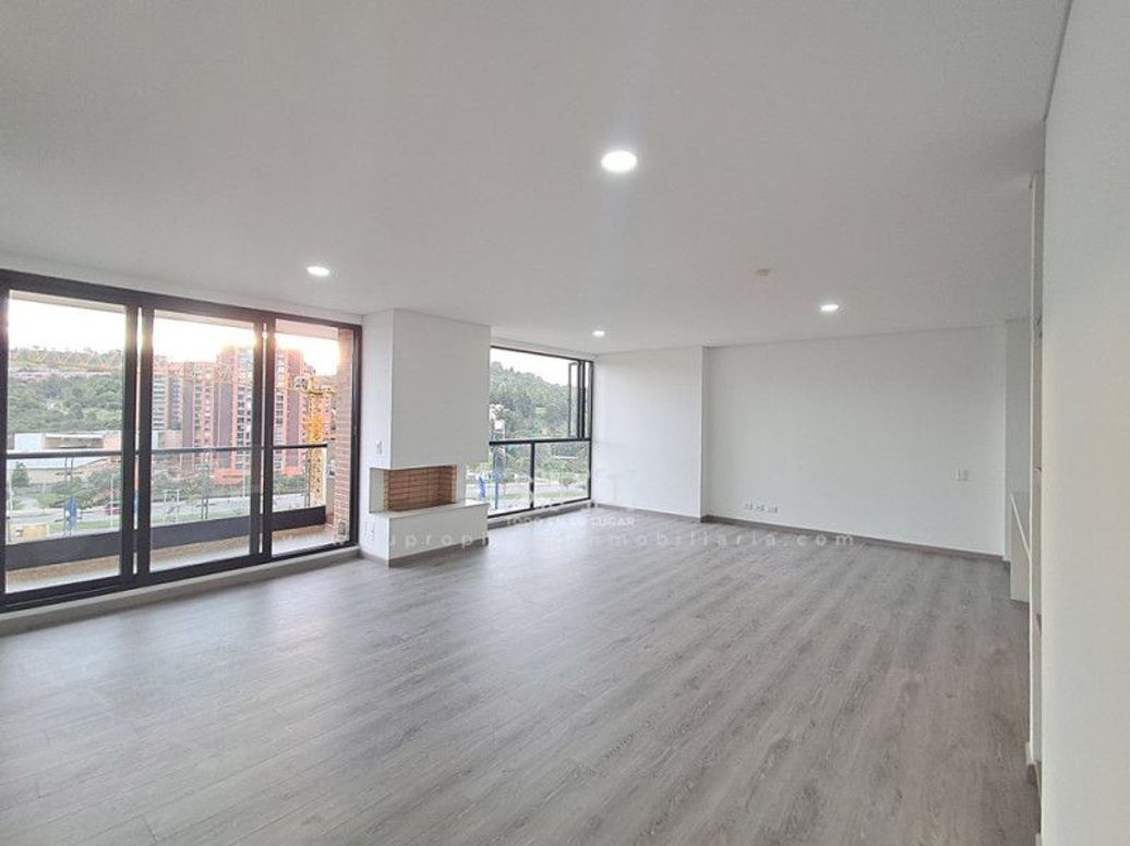 Apartamento de 3 alcobas en venta en San Jose V Sector, Bogotá, 149 m² · foto 2 de 20