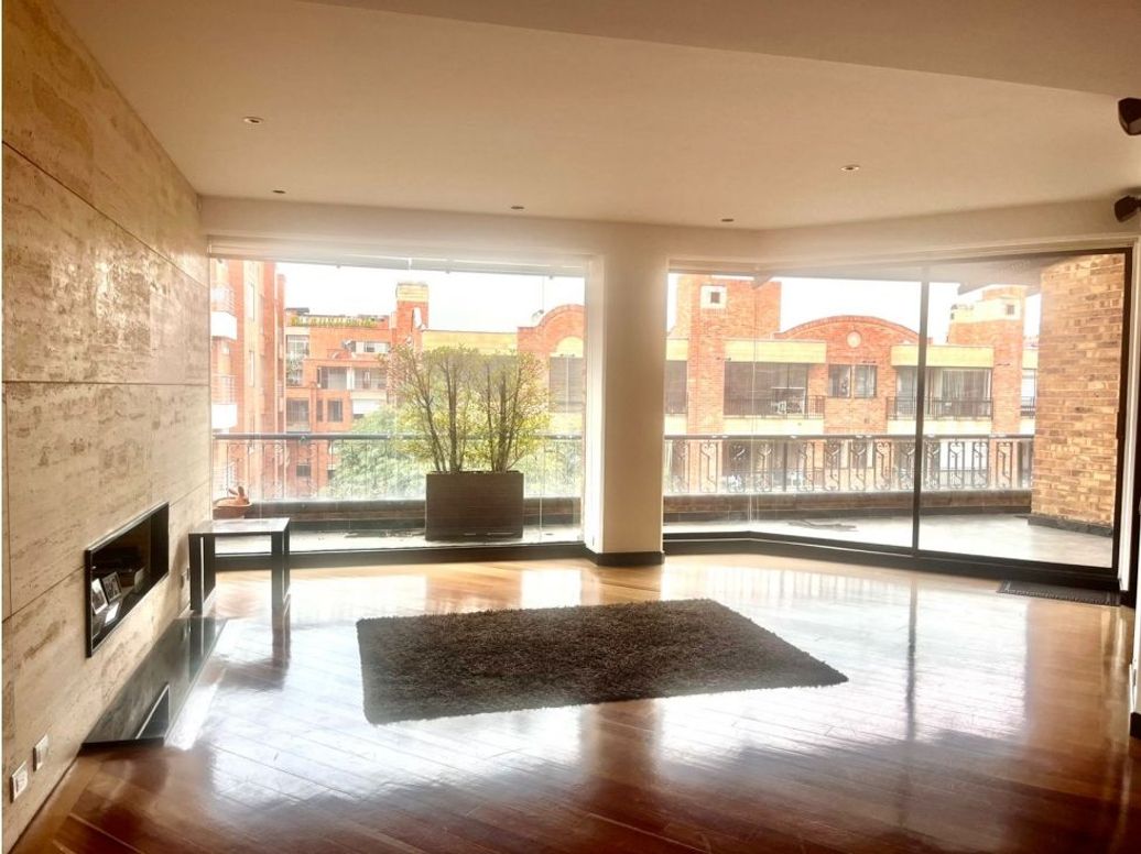 Apartamento de 5 alcobas en venta en Chicó Navarra, Bogotá, 337 m² · foto 2 de 20