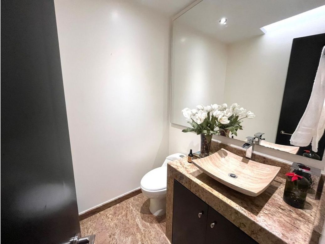Apartamento de 5 alcobas en venta en Chicó Navarra, Bogotá, 337 m² · foto 17 de 20