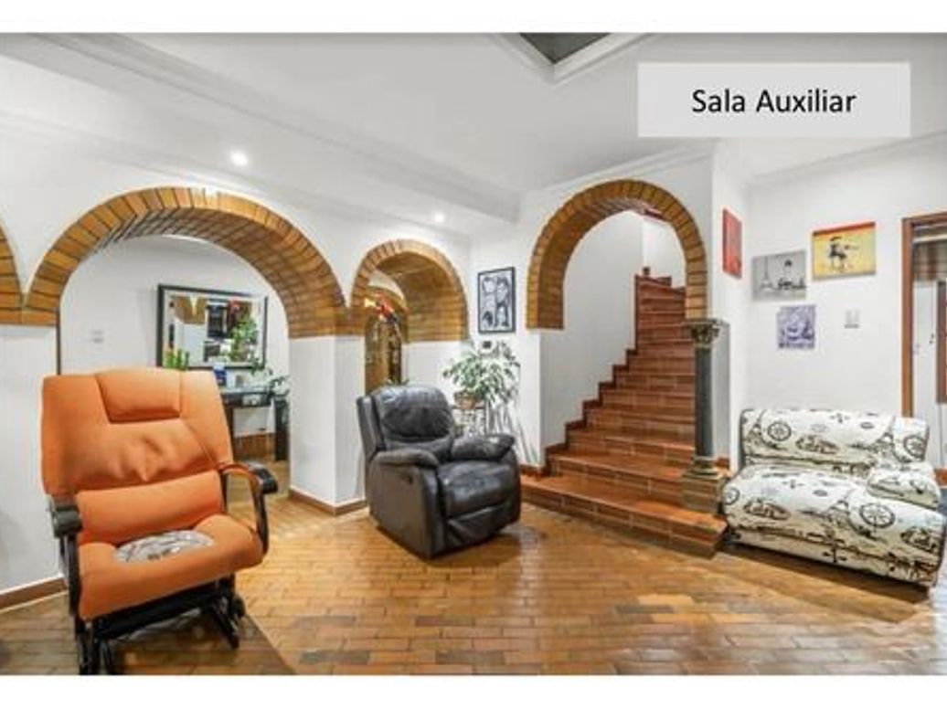 Casa de 5 alcobas en venta en Santa Barbara Alta, Bogotá, 450 m² · foto 2 de 20