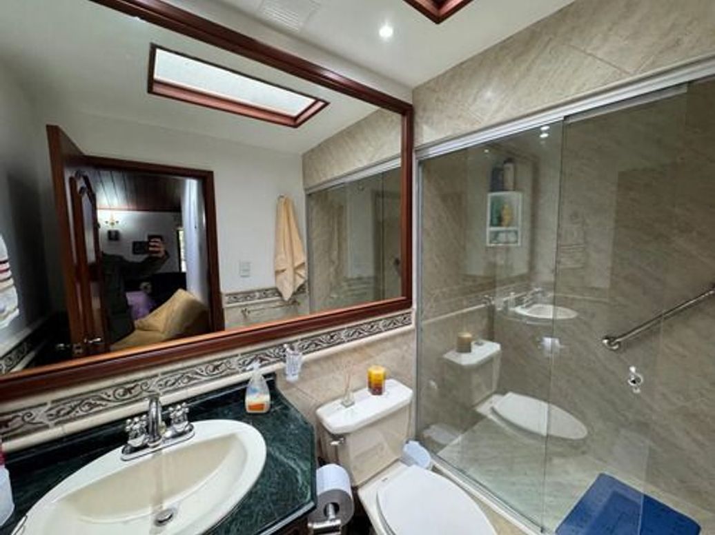 Casa de 5 alcobas en venta en Santa Barbara Alta, Bogotá, 450 m² · foto 19 de 20