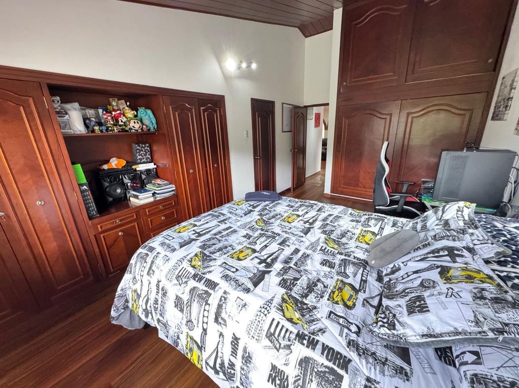 Casa de 5 alcobas en arriendo en Santa Barbara Alta, Bogotá, 450 m² · foto 15 de 15
