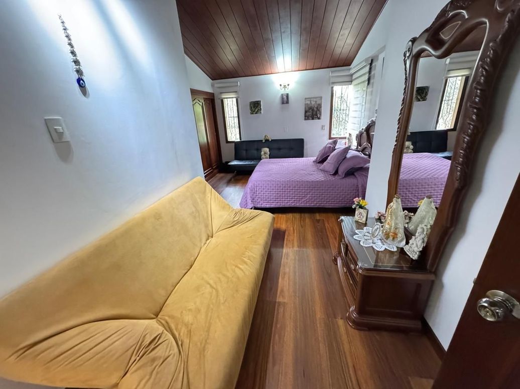 Casa de 5 alcobas en arriendo en Santa Barbara Alta, Bogotá, 450 m² · foto 11 de 15