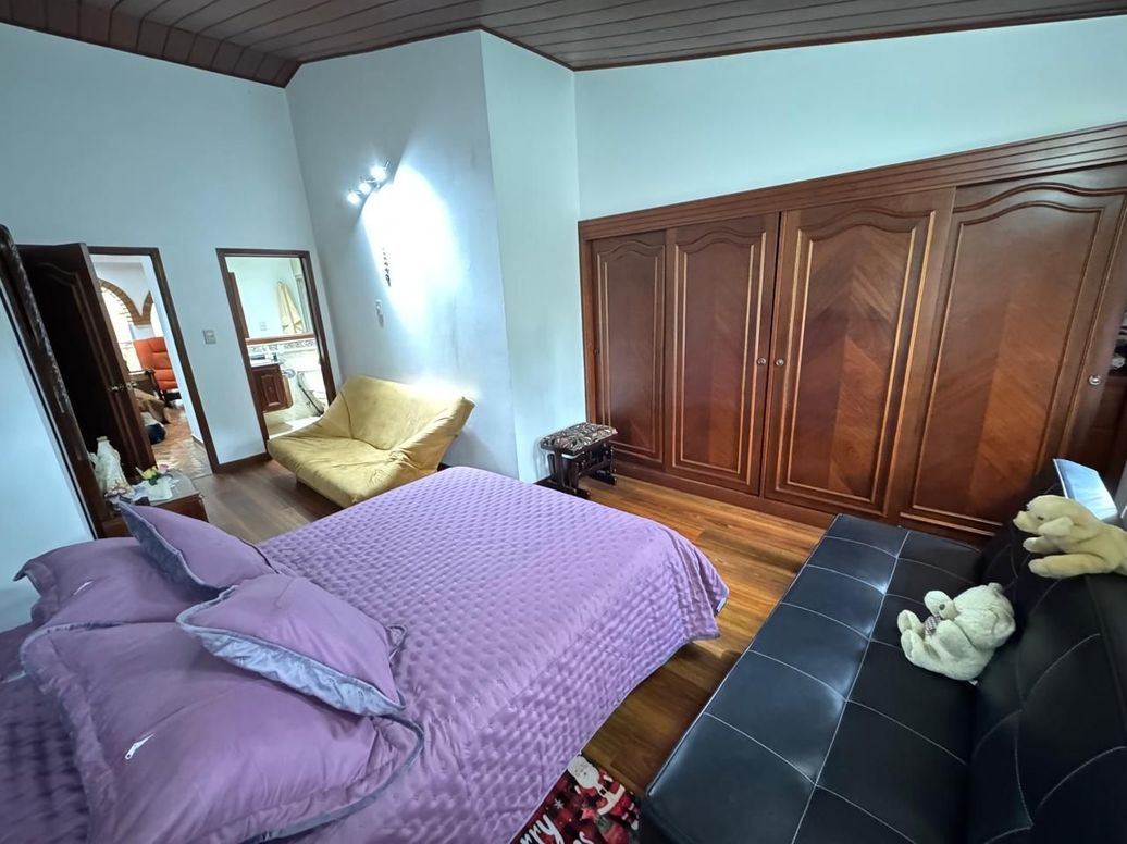 Casa de 5 alcobas en arriendo en Santa Barbara Alta, Bogotá, 450 m² · foto 12 de 15