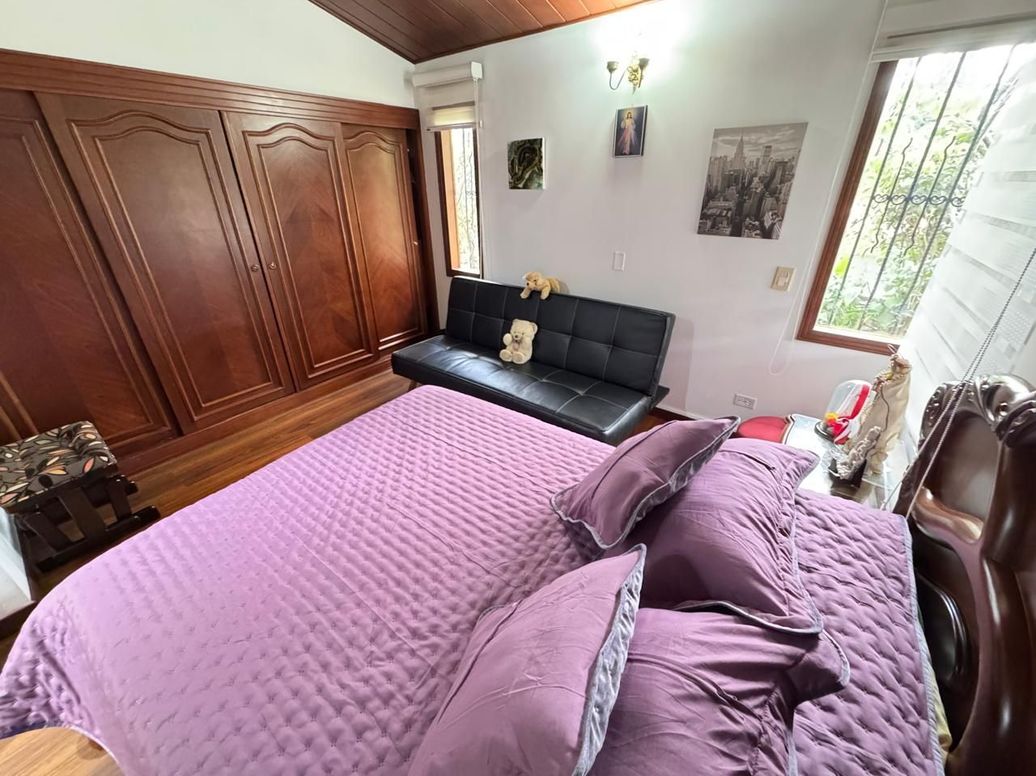 Casa de 5 alcobas en arriendo en Santa Barbara Alta, Bogotá, 450 m² · foto 13 de 15
