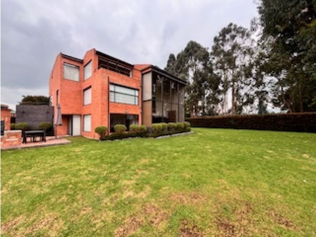 Casa de 5 alcobas en venta en Guaymaral, Bogotá, 440 m² · foto 2 de 20