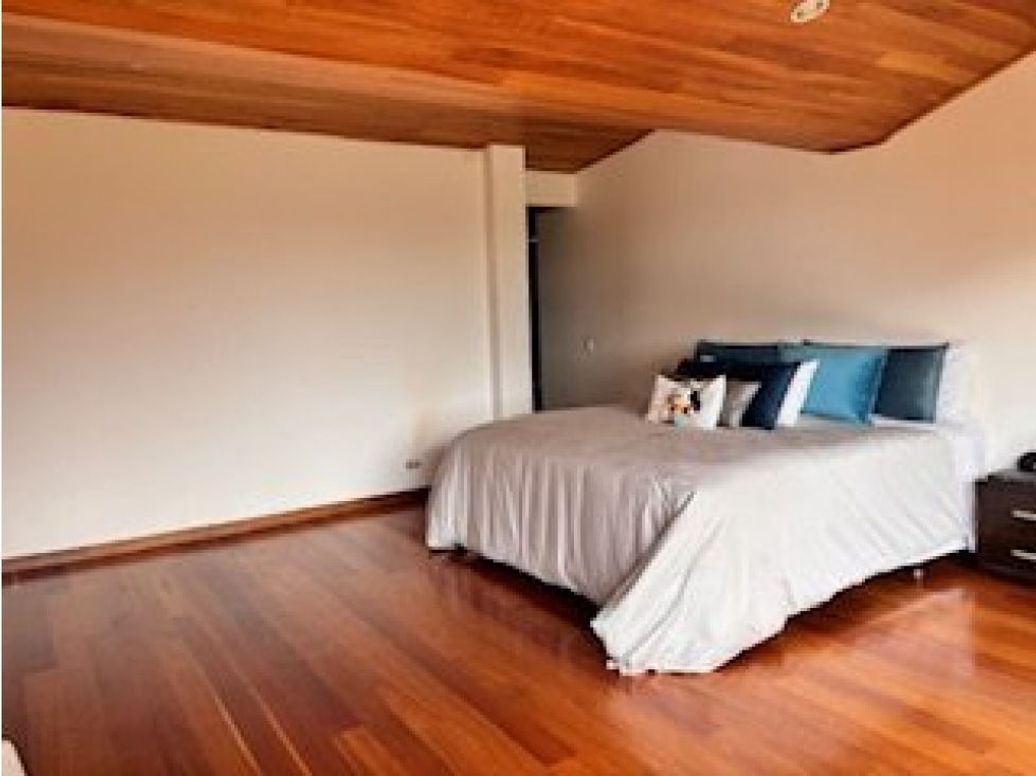 Casa de 5 alcobas en venta en Guaymaral, Bogotá, 440 m² · foto 17 de 20
