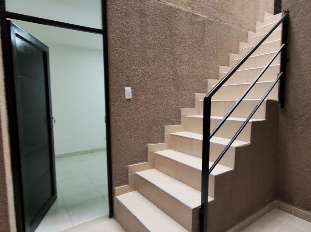 Casa de 8 alcobas en venta en Super Manzana 12, Bogotá · foto 7 de 18