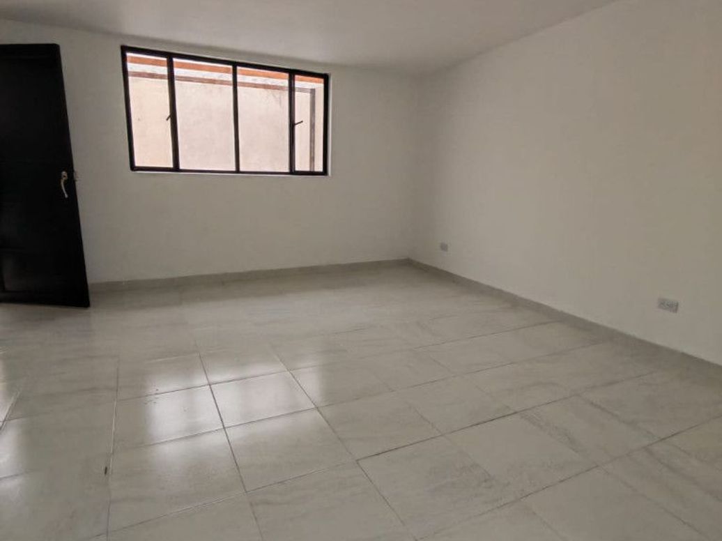 Casa de 8 alcobas en venta en Super Manzana 12, Bogotá · foto 2 de 18
