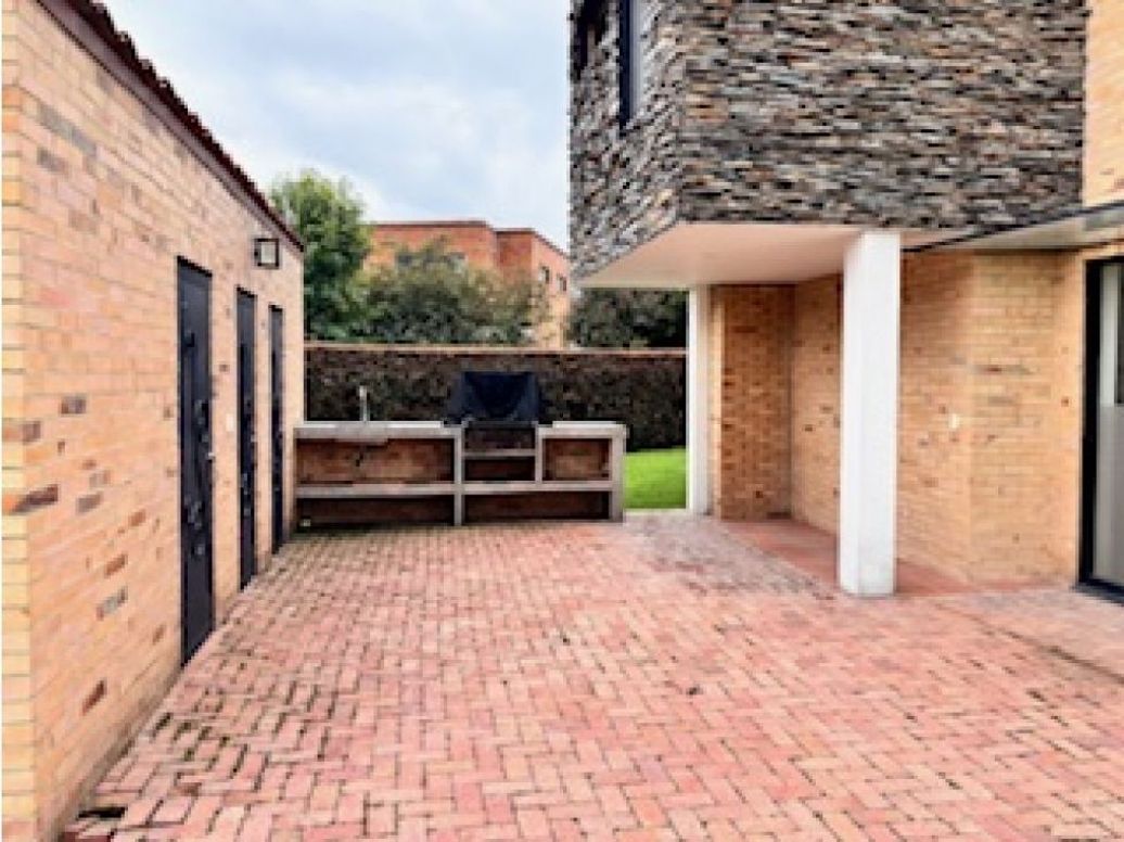 Casa de 7 alcobas en venta en Guaymaral, Bogotá, 515 m² · foto 2 de 20