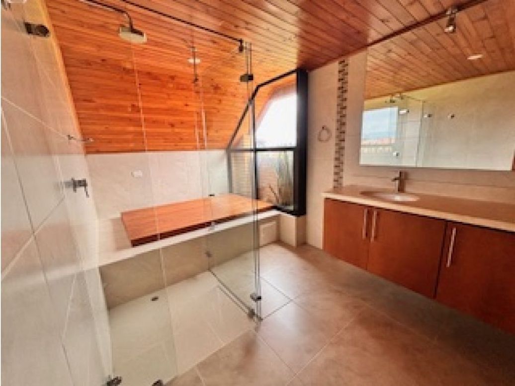 Casa de 7 alcobas en venta en Guaymaral, Bogotá, 515 m² · foto 17 de 20