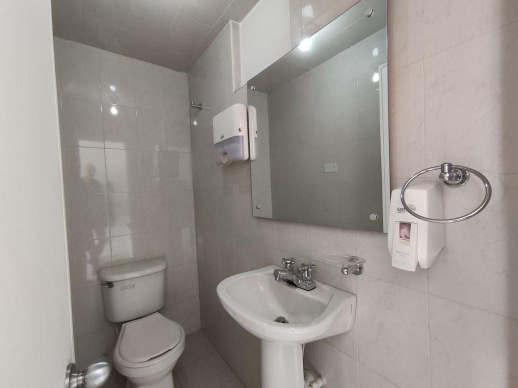 Casa de 12 alcobas en venta en Santa Ana Occidental, Bogotá, 500 m² · foto 17 de 20