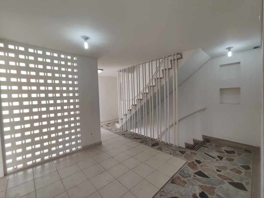 Casa de 12 alcobas en venta en Santa Ana Occidental, Bogotá, 500 m² · foto 12 de 20