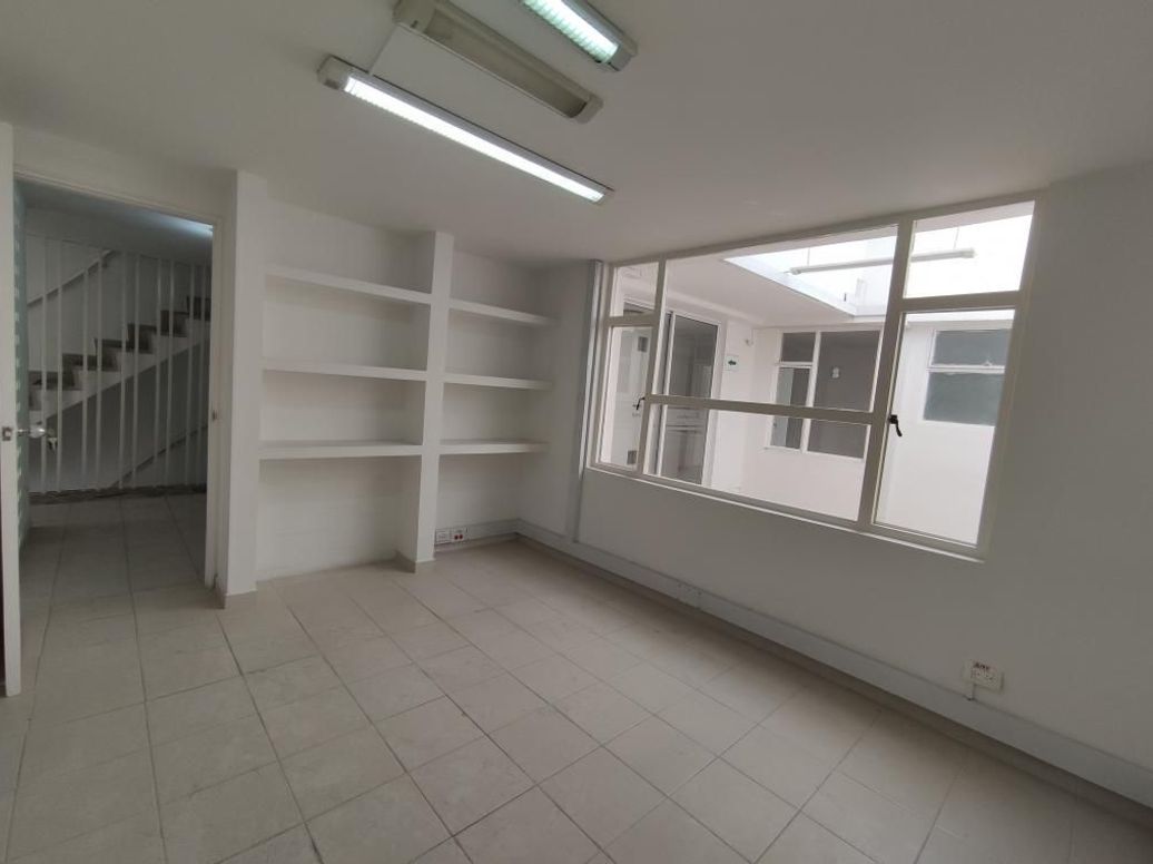 Casa de 12 alcobas en venta en Santa Ana Occidental, Bogotá, 500 m² · foto 15 de 20