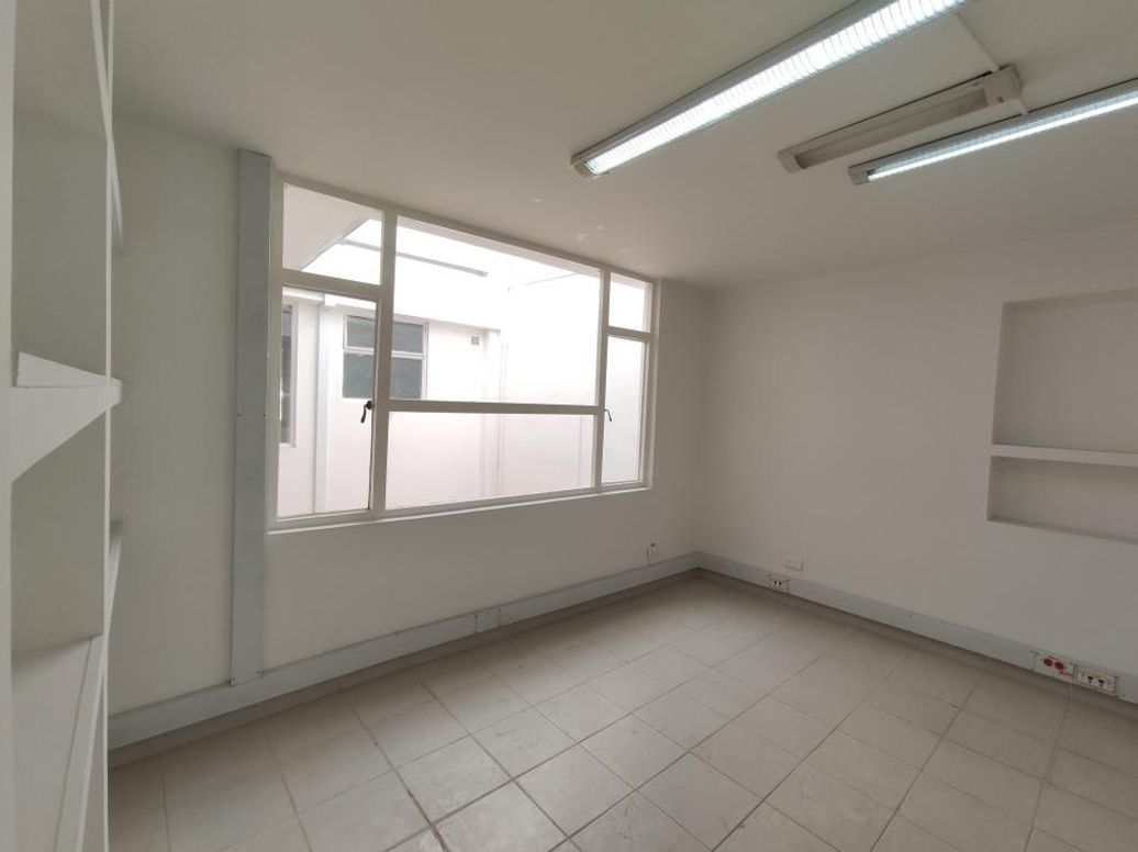 Casa de 12 alcobas en venta en Santa Ana Occidental, Bogotá, 500 m² · foto 16 de 20