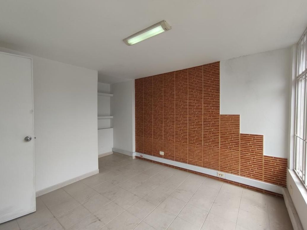Casa de 12 alcobas en venta en Santa Ana Occidental, Bogotá, 500 m² · foto 18 de 20