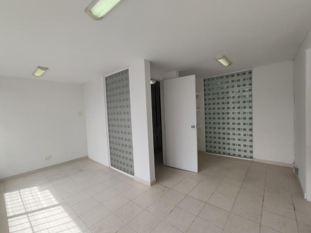 Casa de 12 alcobas en venta en Santa Ana Occidental, Bogotá, 500 m² · foto 19 de 20