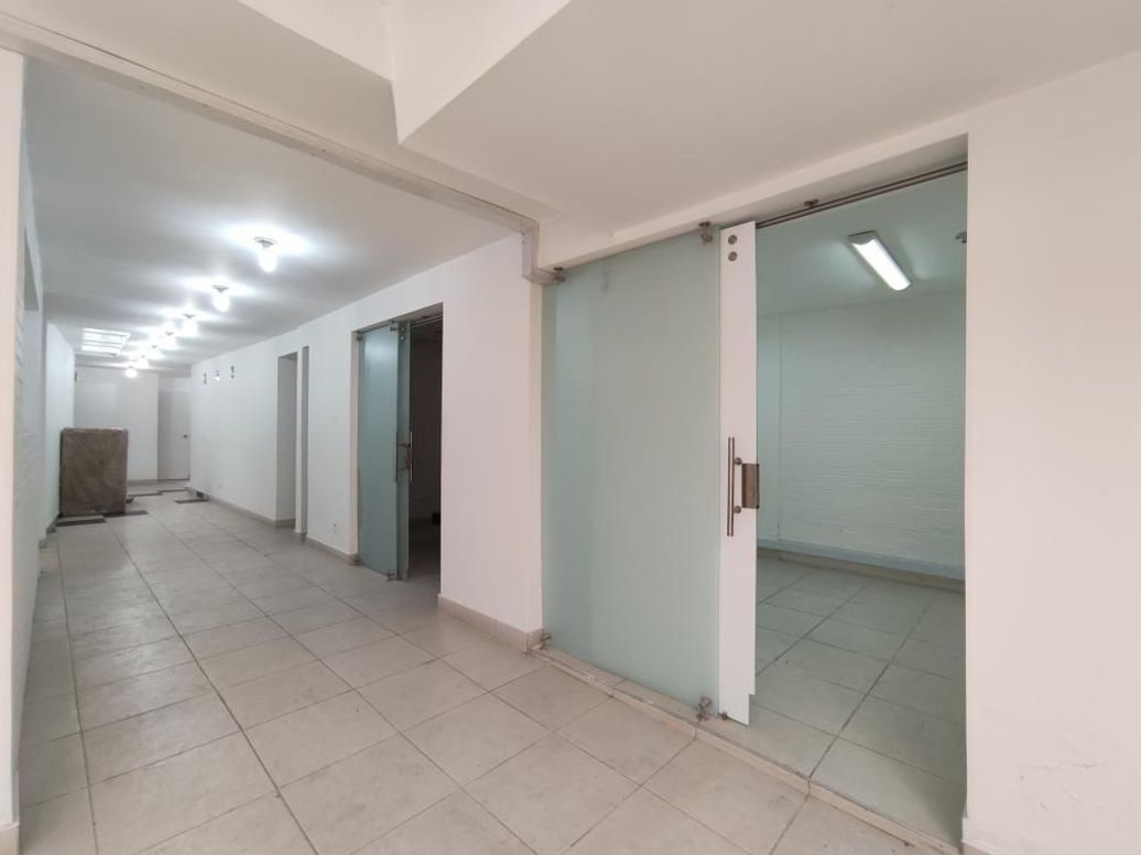 Casa de 12 alcobas en venta en Santa Ana Occidental, Bogotá, 500 m² · foto 9 de 20