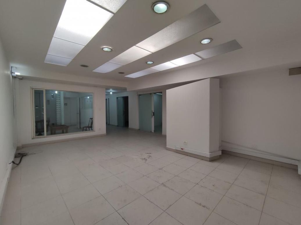 Casa de 12 alcobas en venta en Santa Ana Occidental, Bogotá, 500 m² · foto 8 de 20