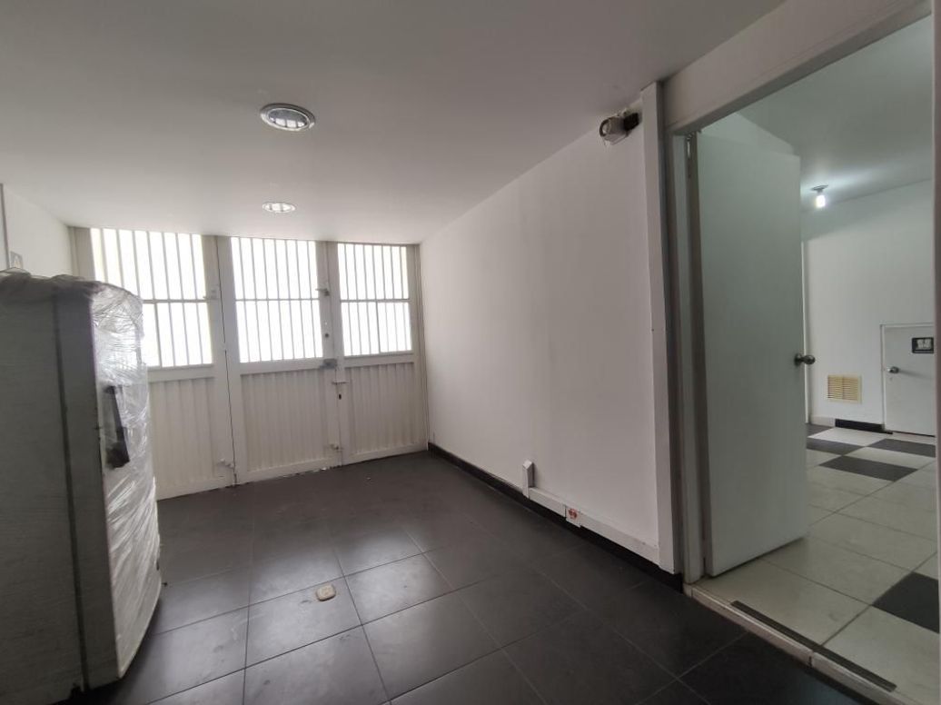Casa de 12 alcobas en venta en Santa Ana Occidental, Bogotá, 500 m² · foto 5 de 20