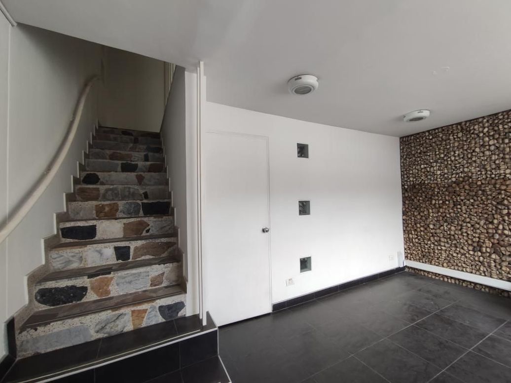 Casa de 12 alcobas en venta en Santa Ana Occidental, Bogotá, 500 m² · foto 11 de 20