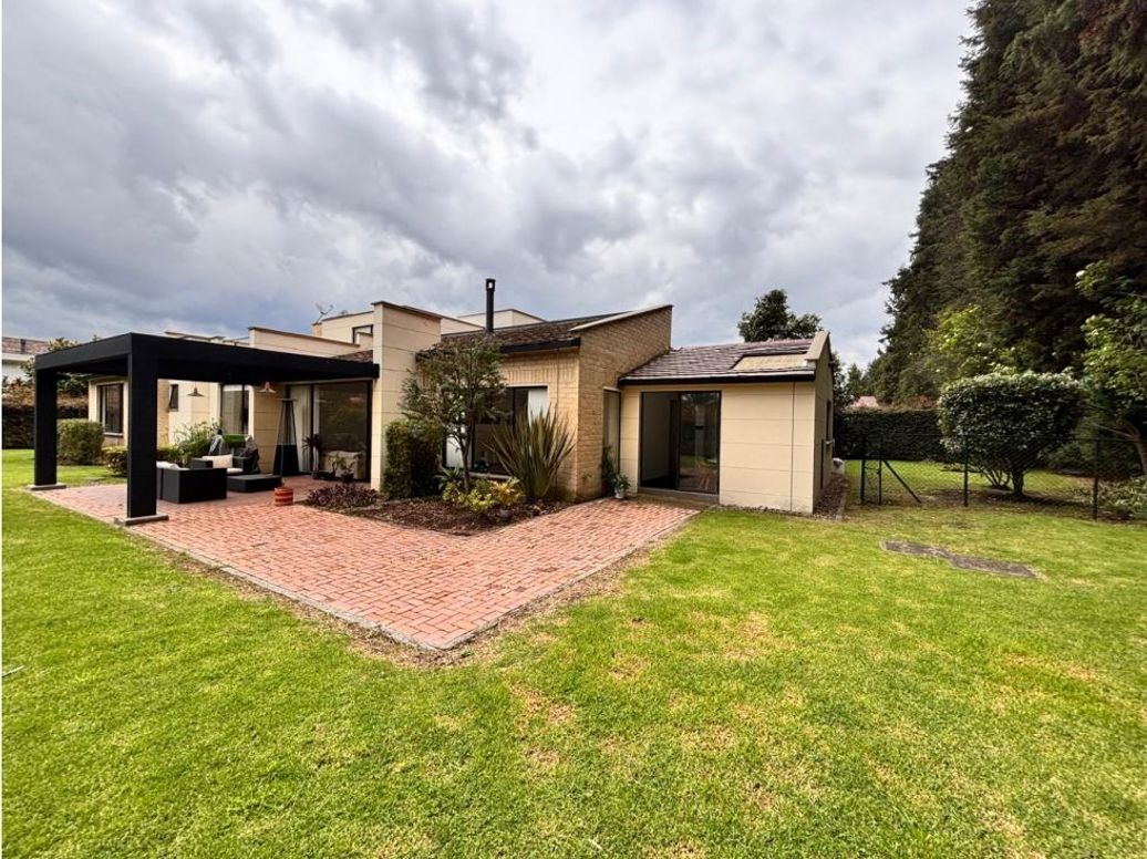 Casa de 4 alcobas en venta en Guaymaral, Bogotá, 312 m² · foto 2 de 18