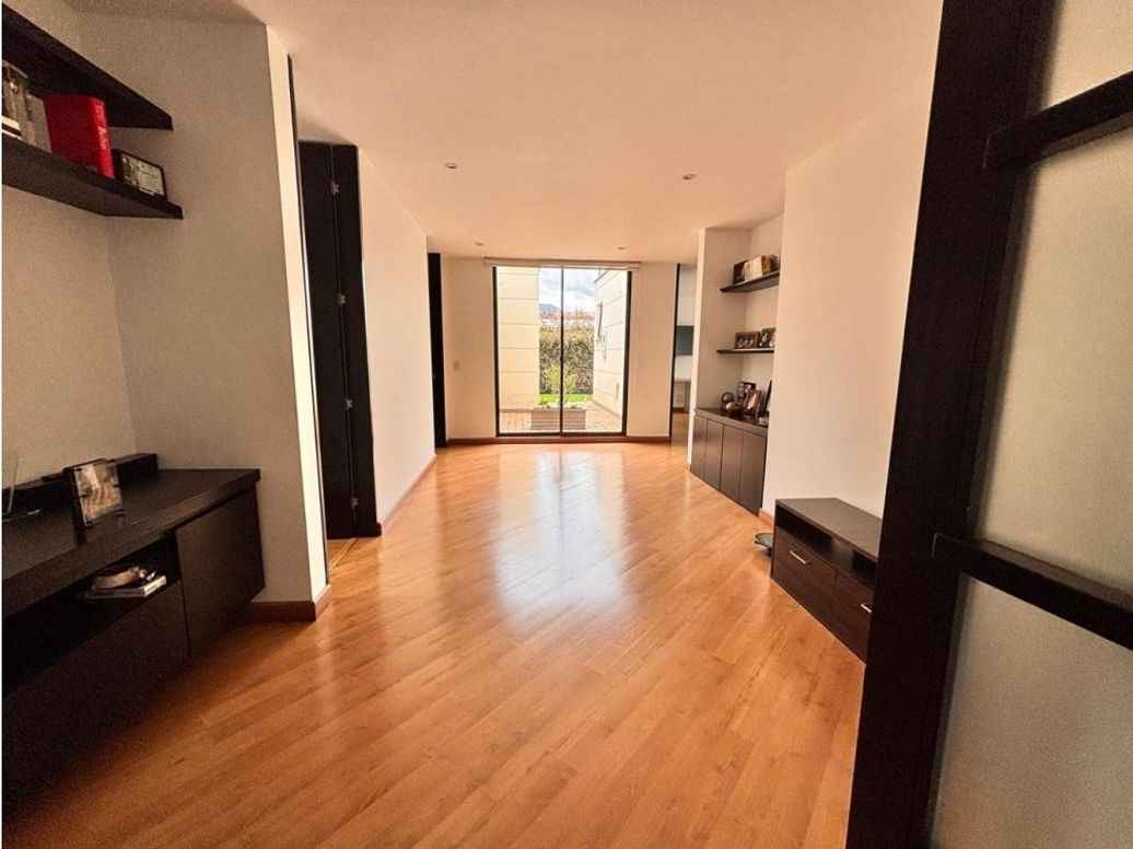 Casa de 4 alcobas en venta en Guaymaral, Bogotá, 312 m² · foto 10 de 18