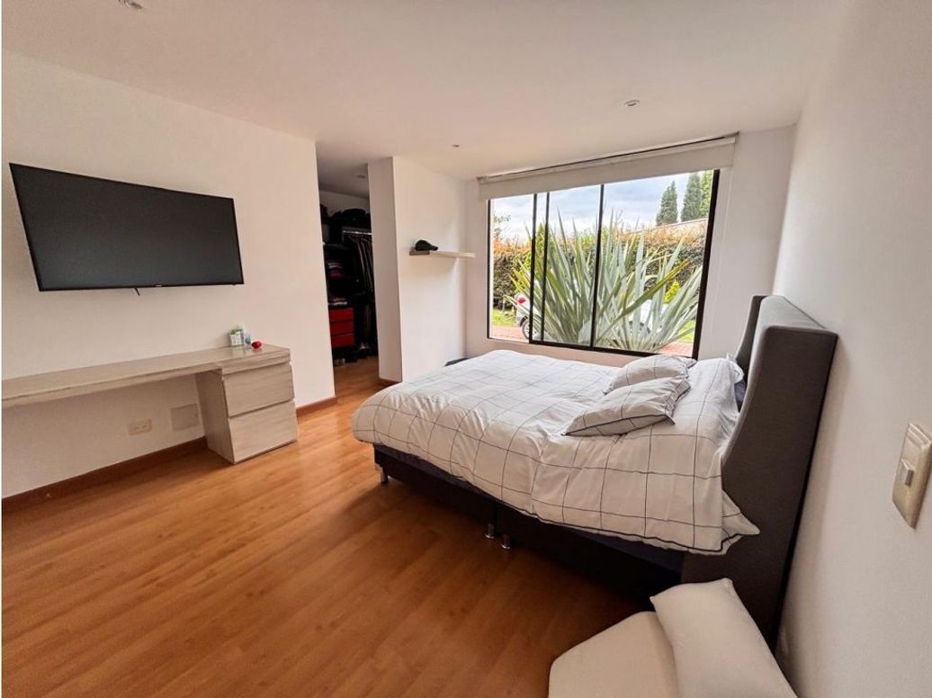 Casa de 4 alcobas en venta en Guaymaral, Bogotá, 312 m² · foto 13 de 18