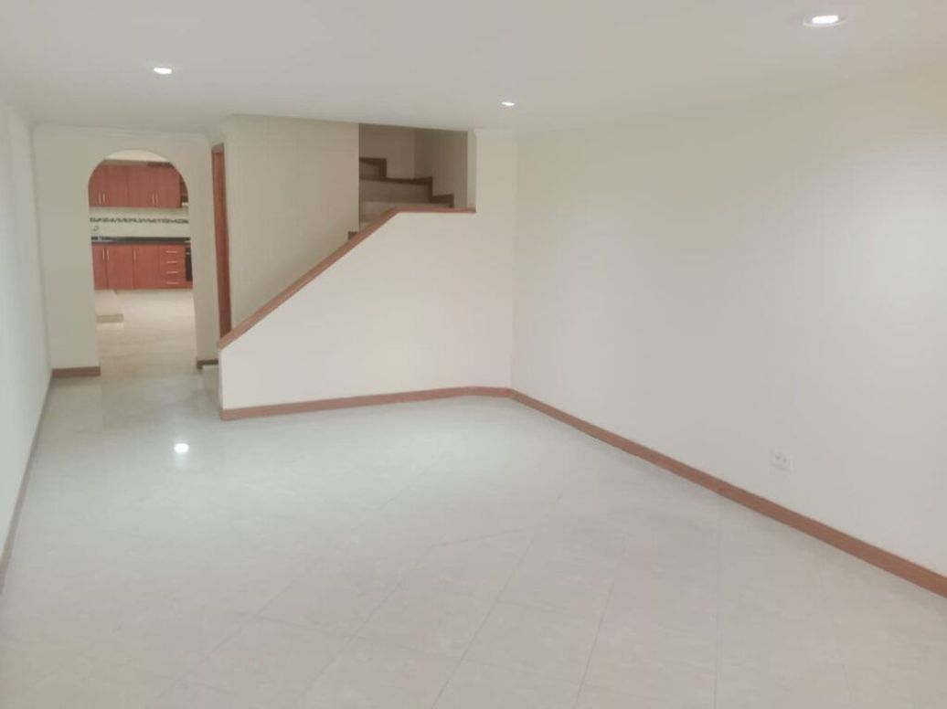 Casa de 4 alcobas en venta en Castilla, Bogotá, 80 m² · foto 3 de 20