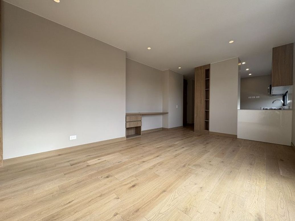 Apartamento de 1 alcoba en venta en El Retiro, Bogotá, 73 m² · foto 2 de 15