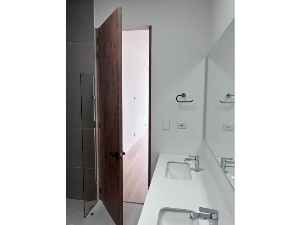 Apartamento de 3 alcobas en venta en Chicó Navarra, Bogotá, 172 m² · foto 14 de 20