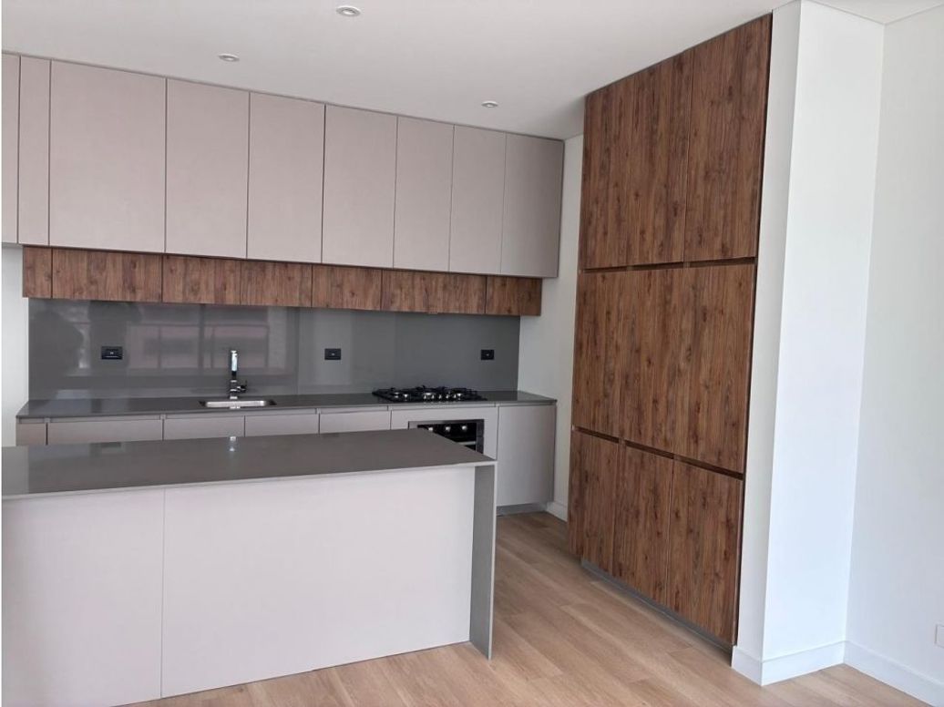 Apartamento de 3 alcobas en venta en Chicó Navarra, Bogotá, 172 m² · foto 2 de 20