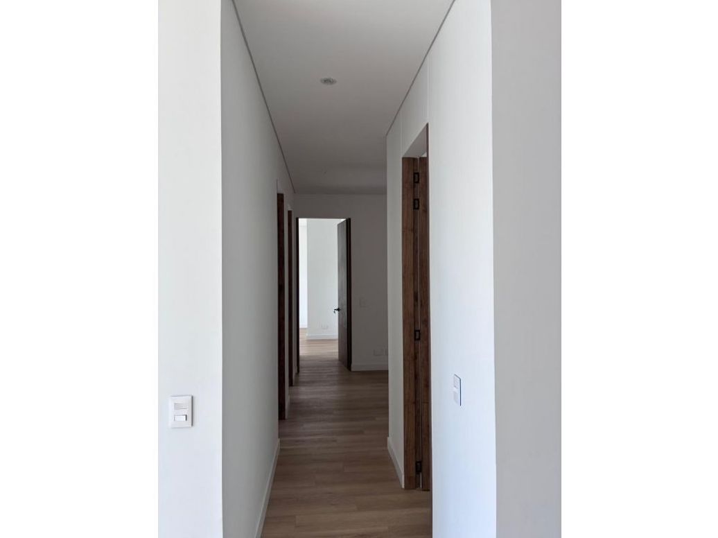 Apartamento de 3 alcobas en venta en Chicó Navarra, Bogotá, 172 m² · foto 4 de 20