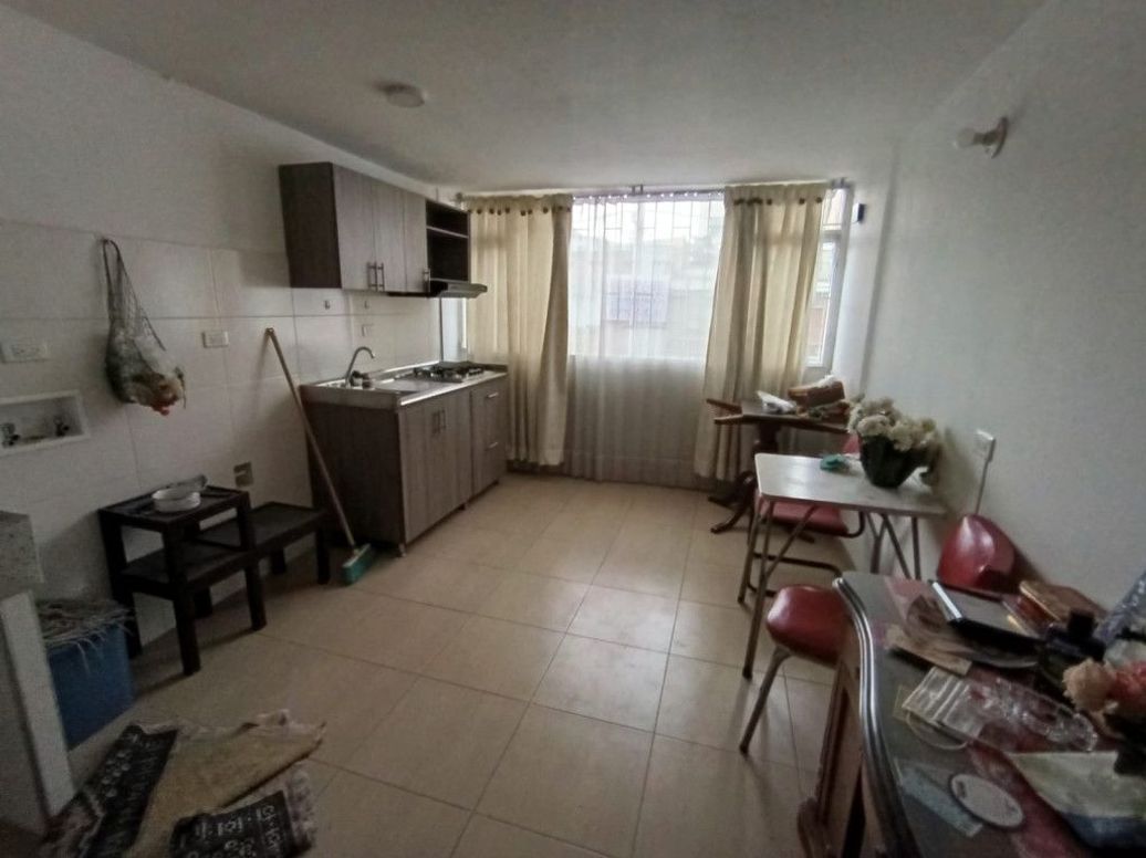 Casa de 5 alcobas en venta en Bellavista Occidental, Bogotá, 300 m² · foto 9 de 18