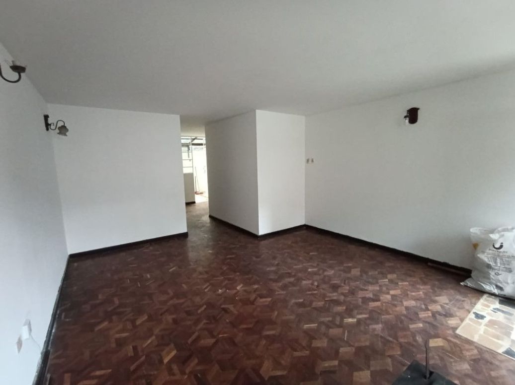 Casa de 5 alcobas en venta en Bellavista Occidental, Bogotá, 300 m² · foto 3 de 18