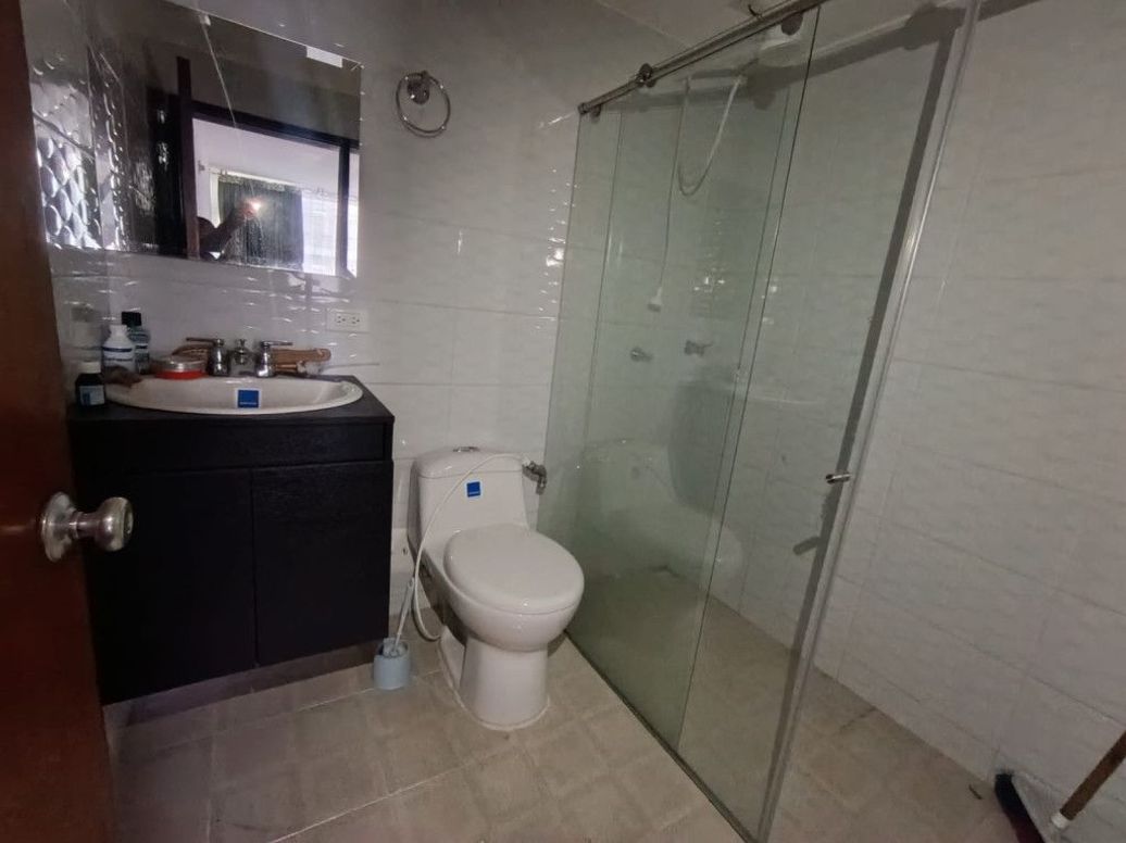 Casa de 5 alcobas en venta en Bellavista Occidental, Bogotá, 300 m² · foto 11 de 18