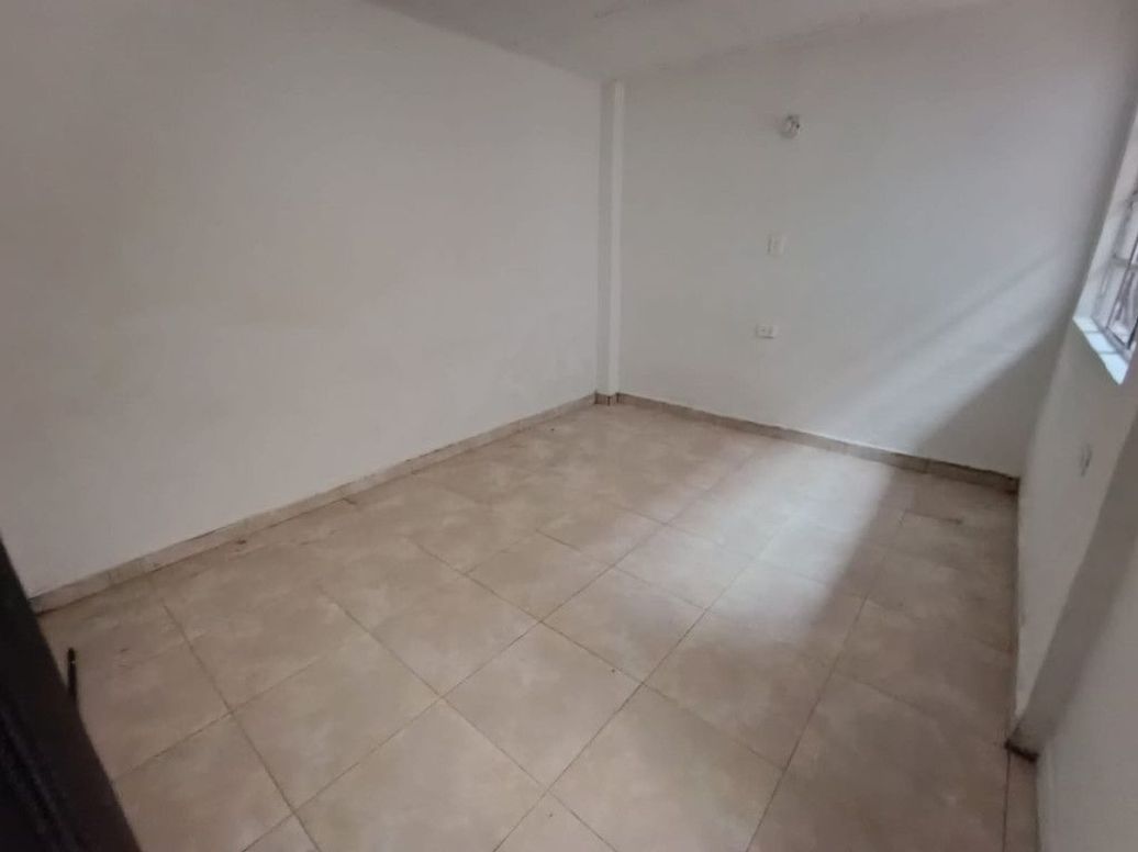 Casa de 5 alcobas en venta en Bellavista Occidental, Bogotá, 300 m² · foto 5 de 18