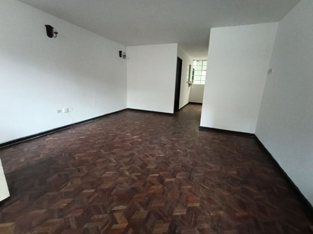 Casa de 5 alcobas en venta en Bellavista Occidental, Bogotá, 300 m² · foto 2 de 18