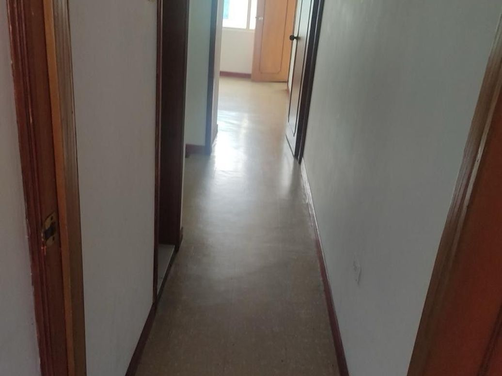 Casa de 9 alcobas en venta en Paris, Bogotá, 300 m² · foto 3 de 10
