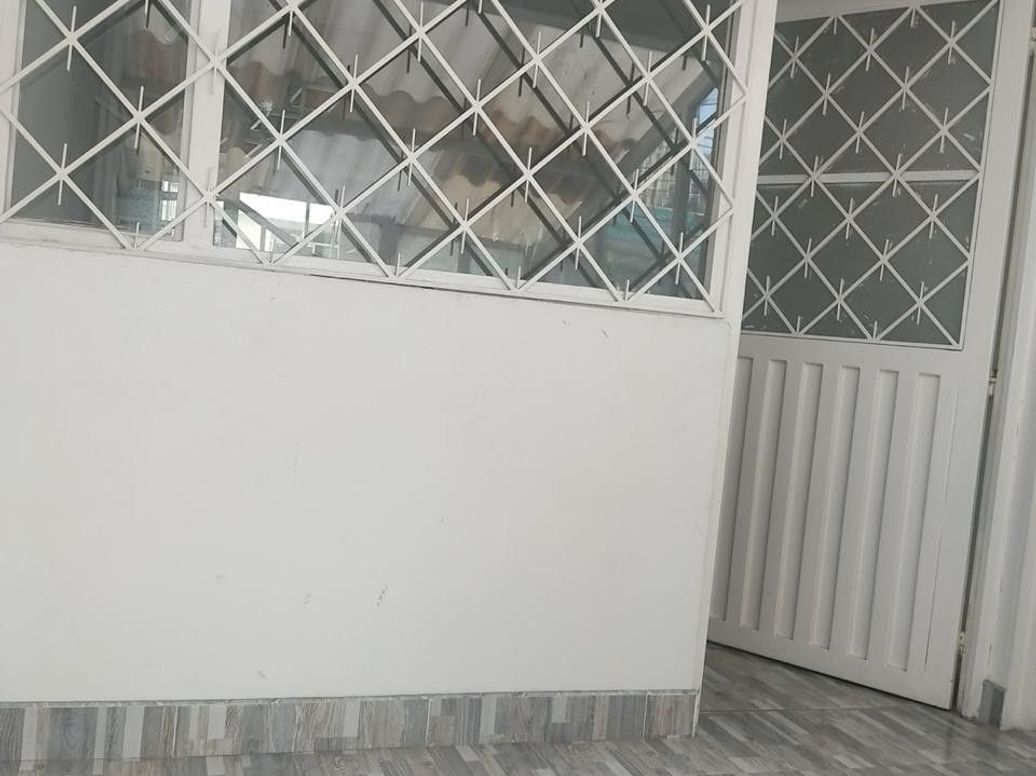 Casa de 9 alcobas en venta en Paris, Bogotá, 300 m² · foto 2 de 10