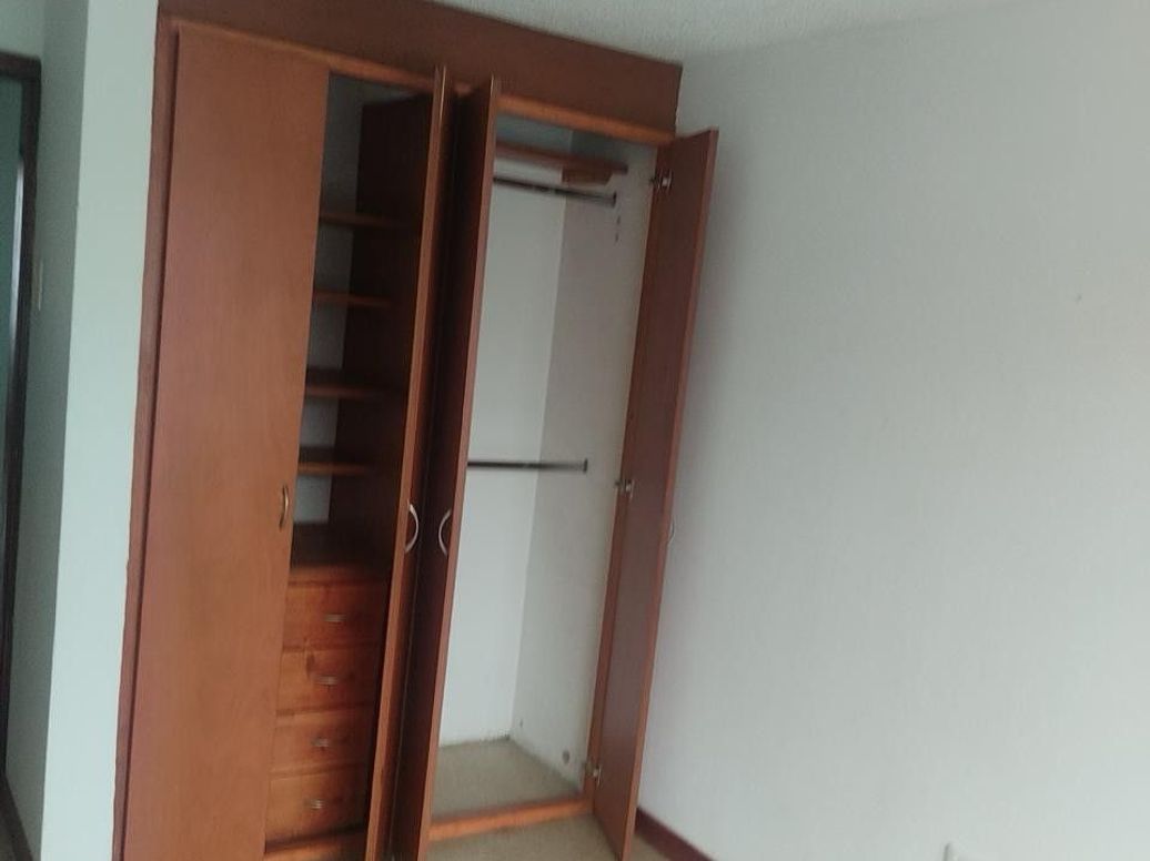 Casa de 9 alcobas en venta en Paris, Bogotá, 300 m² · foto 8 de 10