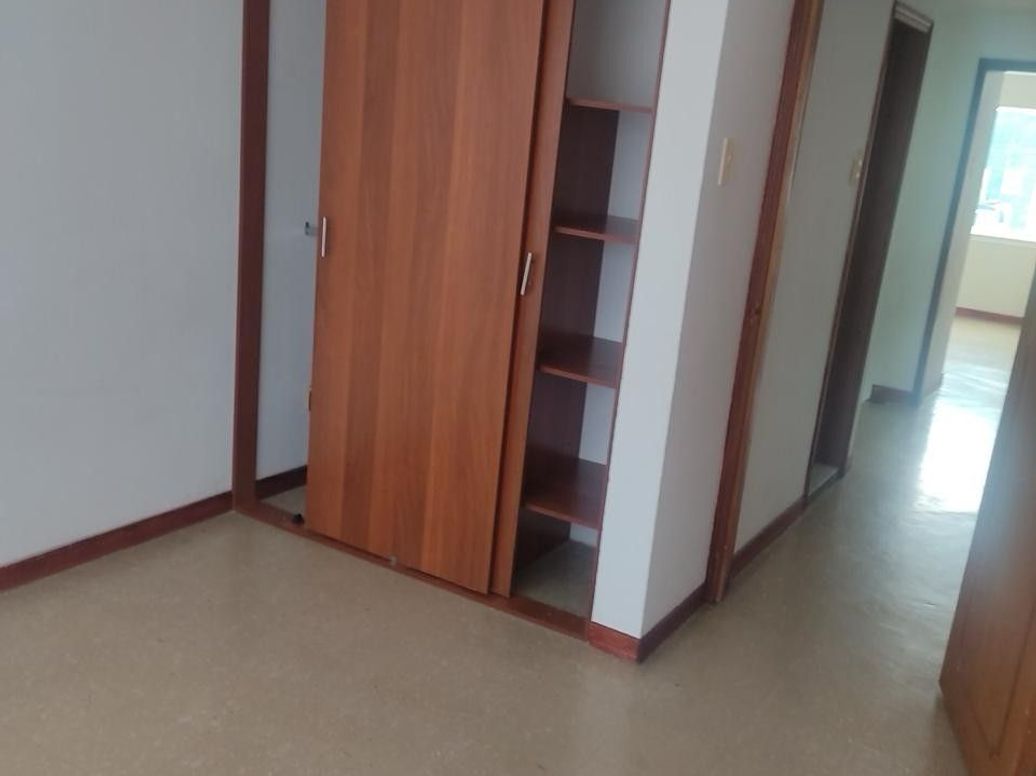 Casa de 9 alcobas en venta en Paris, Bogotá, 300 m² · foto 4 de 10