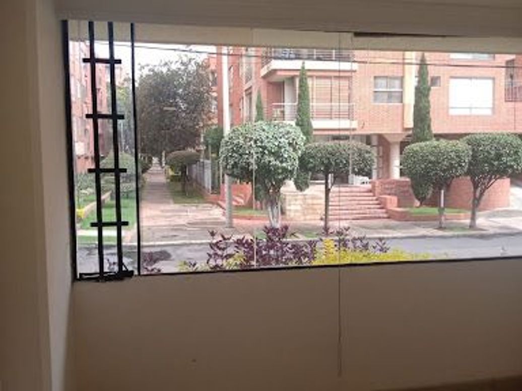 Apartamento de 2 alcobas en venta en Chicó Navarra, Bogotá, 63 m² · foto 2 de 13