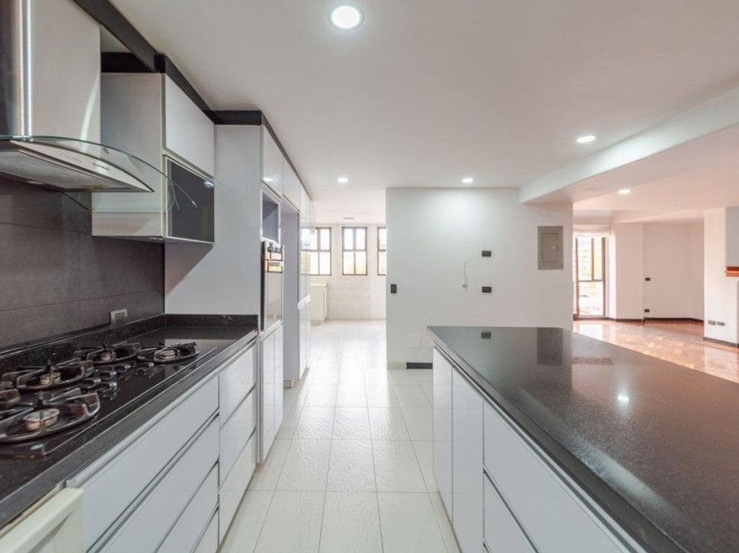 Apartamento de 4 alcobas en venta en San Patricio, Bogotá, 212 m² · foto 9 de 20