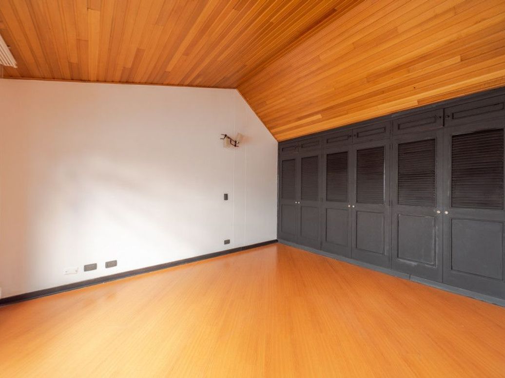 Apartamento de 4 alcobas en venta en San Patricio, Bogotá, 212 m² · foto 18 de 20
