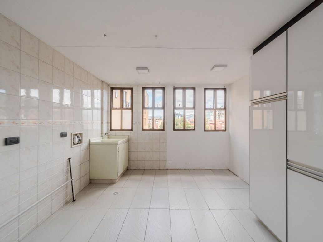 Apartamento de 4 alcobas en venta en San Patricio, Bogotá, 212 m² · foto 10 de 20