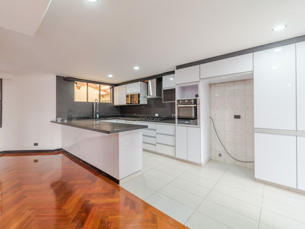 Apartamento de 4 alcobas en venta en San Patricio, Bogotá, 212 m² · foto 7 de 20