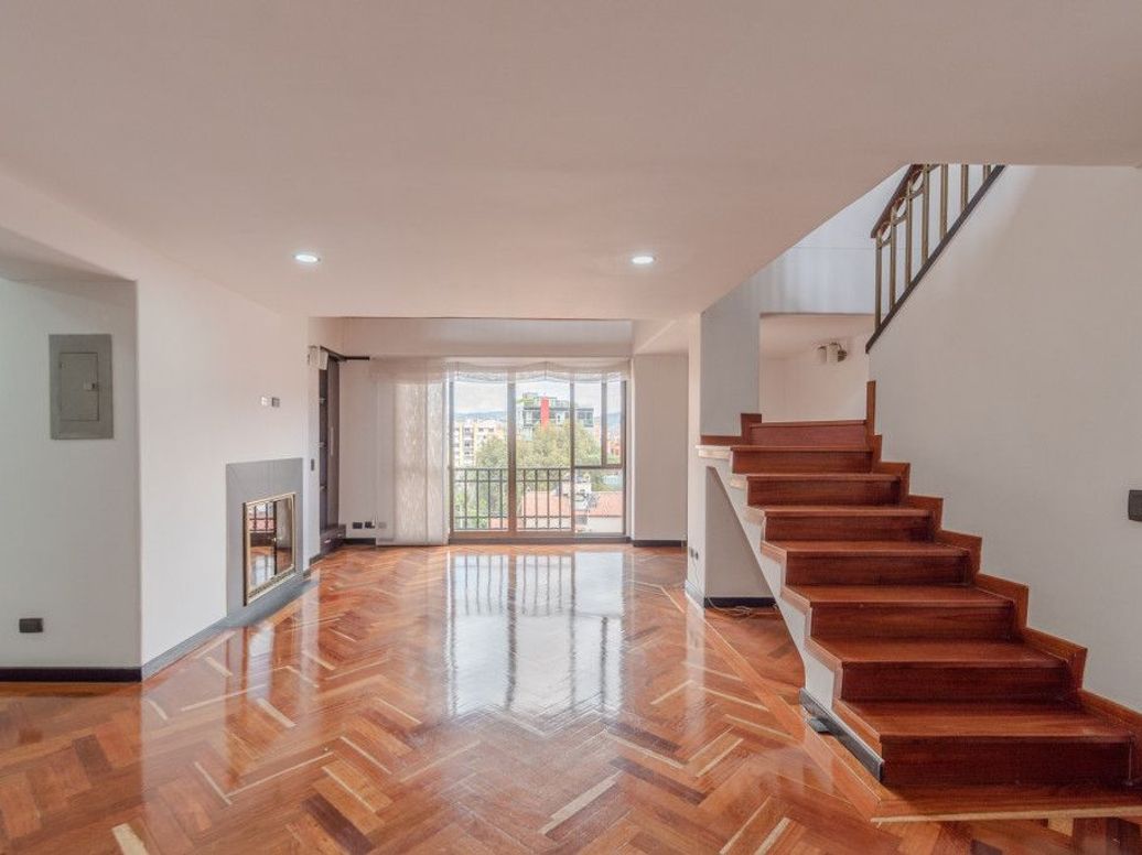Apartamento de 4 alcobas en venta en San Patricio, Bogotá, 212 m² · foto 3 de 20