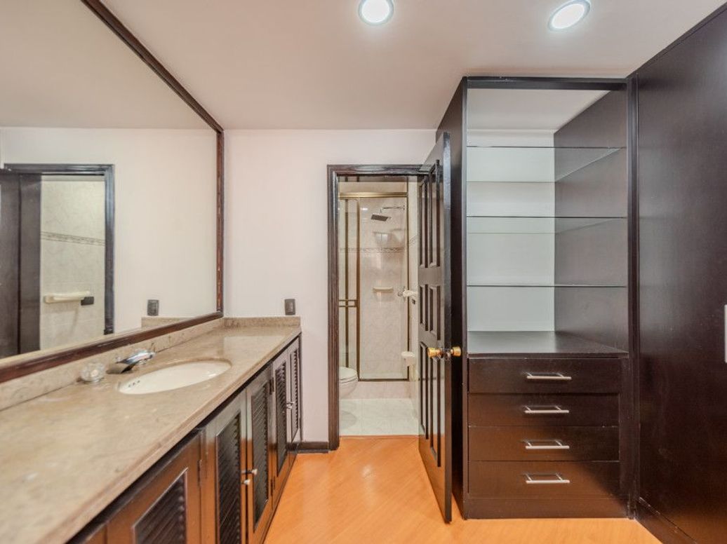 Apartamento de 4 alcobas en venta en San Patricio, Bogotá, 212 m² · foto 11 de 20
